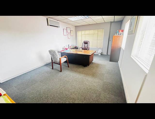 1,276M² OFFICE FOR SALE IN HATFIELD